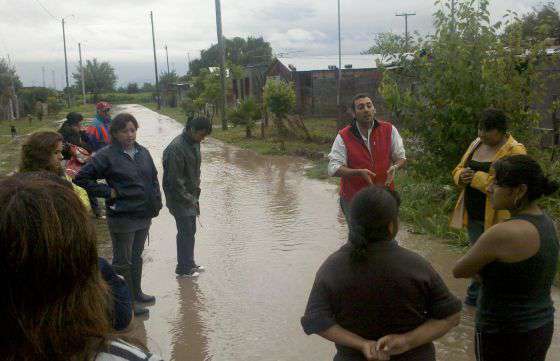 El Gobierno de Salta brinda asistencia a familias evacuadas en Cerrillos