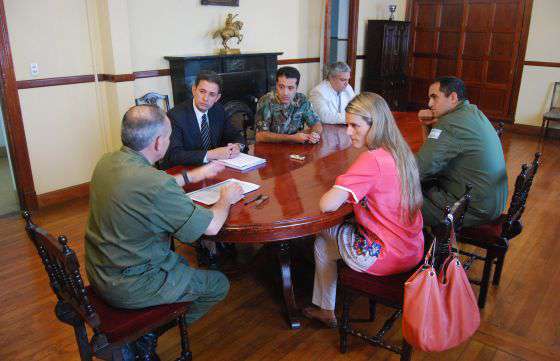 La ministra Pace se reunió con el titular de la V Brigada del Ejército