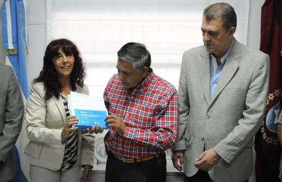 Entregan DNI a aborígenes de Alto La Sierra