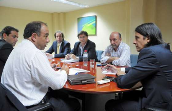 Reunión para coordinar los trabajos en escuelas y terminal de ómnibus