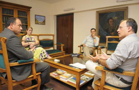 El ministro de Educación recibió  a la familia Ragone