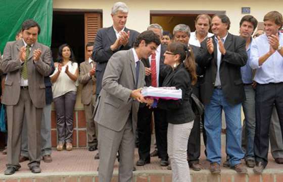 El gobernador Urtubey entregó equipamiento y anunció obras en La Candelaria