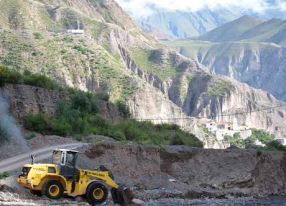 Vialidad trabaja en el camino de acceso a Iruya
