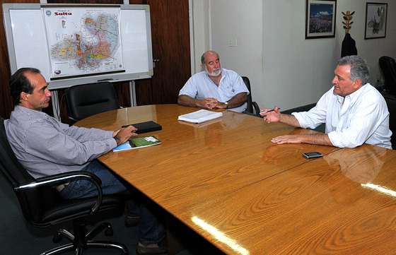 El ministro de Ambiente y Producción Sustentable con autoridades de Prograno