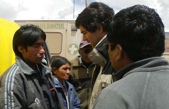 El Gobernador con familiares de las víctimas de Olacapato