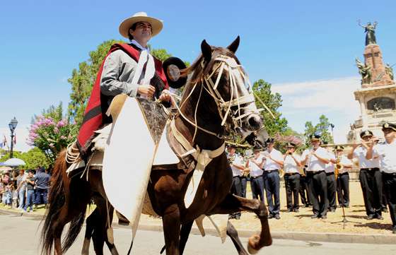 Urtubey rindió homenaje a los héroes de la Batalla de Salta