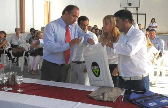 Se entregó materiales a alumnos de las escuelas técnicas del norte