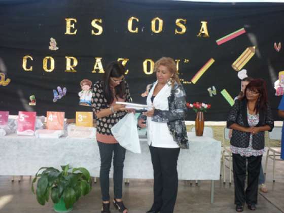 Educación inició la entrega de módulos educativos del ciclo lectivo 2012