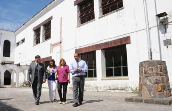 En tres escuelas reasignan aulas por obras de refacción
