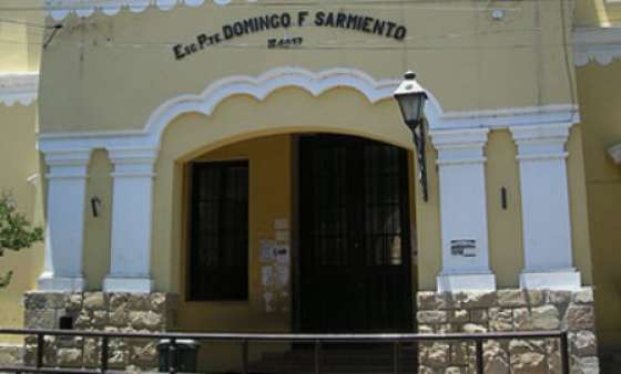 Alumnos de 5º y 7º de la Sarmiento vuelven a su edificio