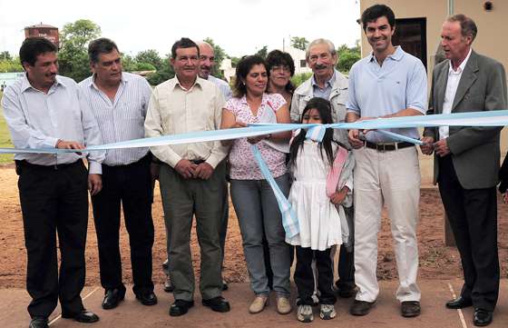 La Provincia benefició a familias de Apolinario Saravia con 20 viviendas y 30 núcleos húmedos