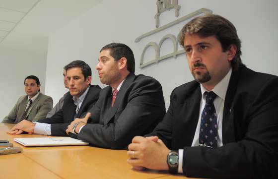 Gobierno provincial y municipal ratificaron ante los feriantes la vigencia de la ley 7700