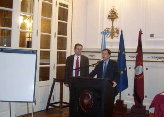 La Escuela Nacional de Administración de Francia capacita a funcionarios de la Zicosur