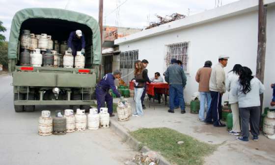 Comenzó la distribución de la garrafa solidaria en barrios salteños