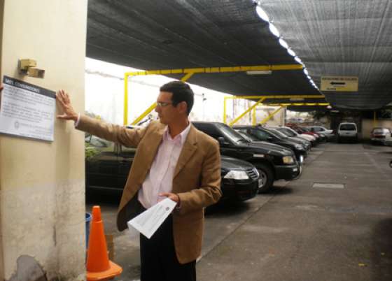 Colocan carteles oficiales en guarderías y playas de estacionamiento