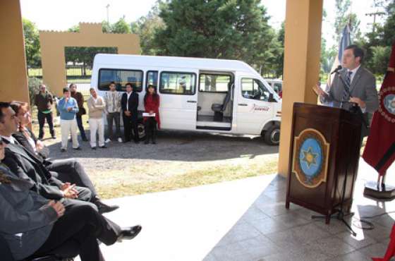 Nuevo minibús para la Dirección General de Justicia Penal Juvenil