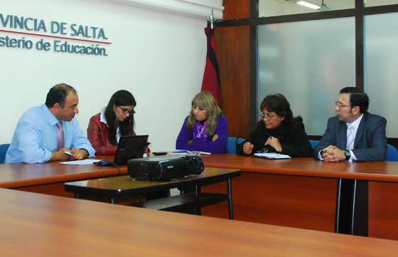 Educación coordina acciones con bachilleratos para adultos