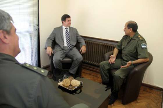 Sylvester se reunió con autoridades de Gendarmería de la región y la provincia