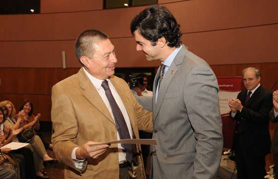 Urtubey entregó diplomas a 49 empleados públicos egresados del postgrado de Alta Gerencia