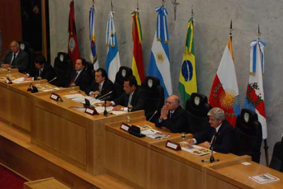 Continuará deliberando el Parlamento del NOA