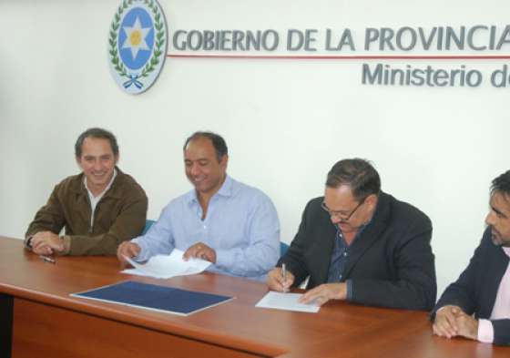 2000 guardapolvos confeccionados por “Textil Tartagal” se distribuirán en escuelas