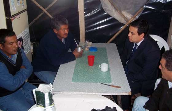 Funcionarios se reunieron con familiares de un joven aborigen desaparecido