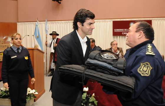 Urtubey entregó equipamiento a la Policía de Salta