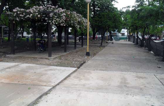 Avanzan obras de remodelación en plaza San Martín de Orán