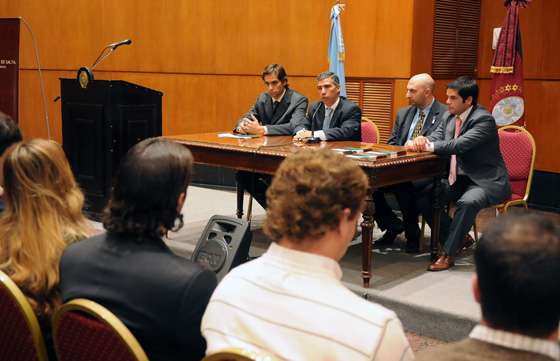 Se presentó el primer calendario integral de capacitaciones 2012 de la provincia