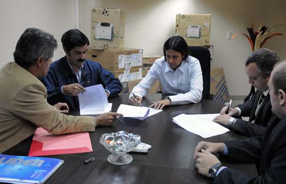 Guachipas y Vaqueros recibieron equipamiento tecnológico informático