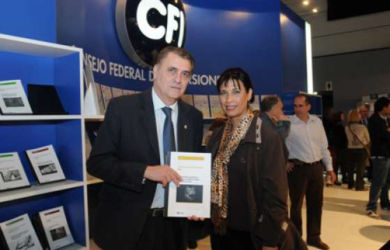 Loutaif asistió en la Feria del Libro a la presentación de una obra salteña