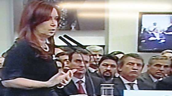 Zottos participó de la firma de la ley de nacionalización de YPF