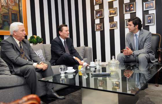 El Gobernador se reunió con el embajador de Finlandia en Argentina