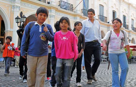 Niños del interior recorrieron la capital salteña