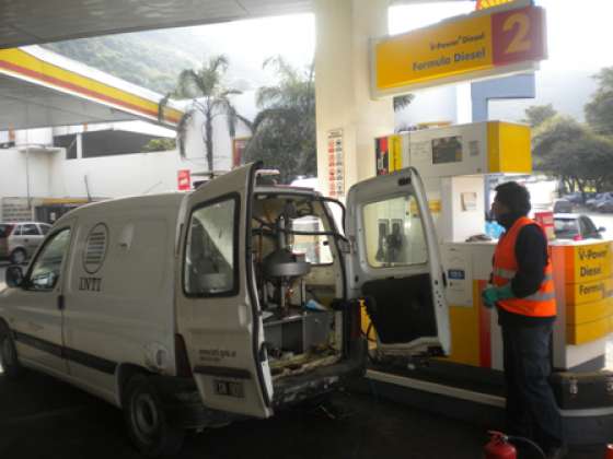 Defensa del Consumidor e INTI controlan surtidores en estaciones de servicio