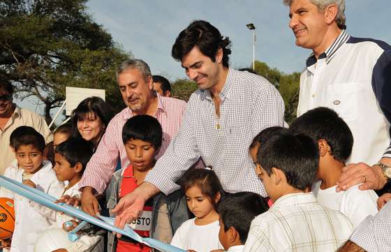 El Gobierno construyó un playón deportivo para una comunidad de 2000 personas