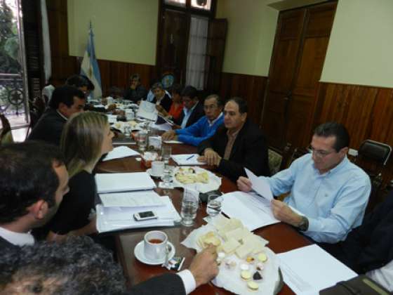 La Ministra de Derechos Humanos con Senadores