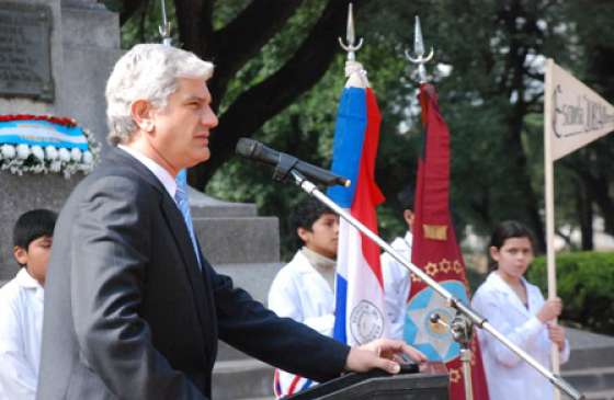 Zottos asistió al acto por la independencia de Paraguay
