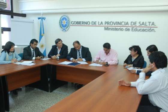 Reacondicionarán las instalaciones eléctricas de un colegio de Santa Victoria