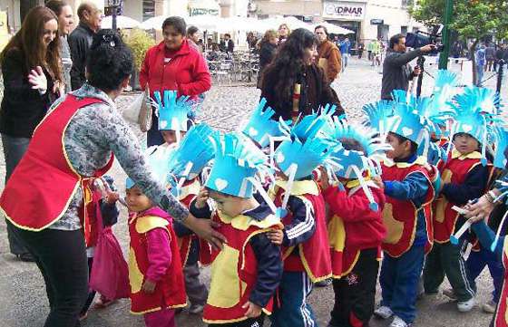 En el centro desfilaron más de 400 jardineritos