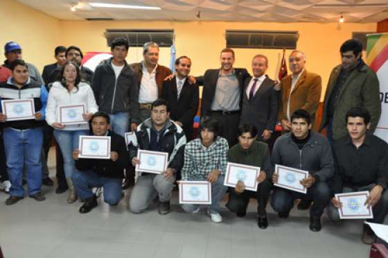 Jóvenes de Metán recibieron capacitación en carpintería y electricidad