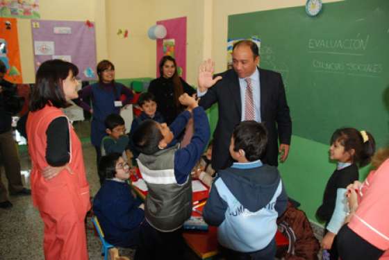 El ministro de Educación visitó la asociación CRIOS