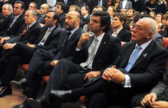 Urtubey asistió a la presentación de un informe sobre el estado de YPF