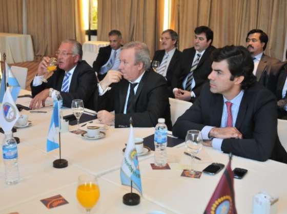 Gobernadores de las provincias petroleras se reunieron en Buenos Aires