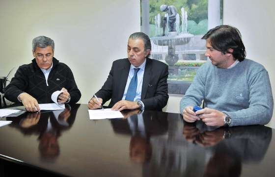 Se rubricaron dos nuevos contratos para la ejecución de obras del Fondo de Reparación Histórica