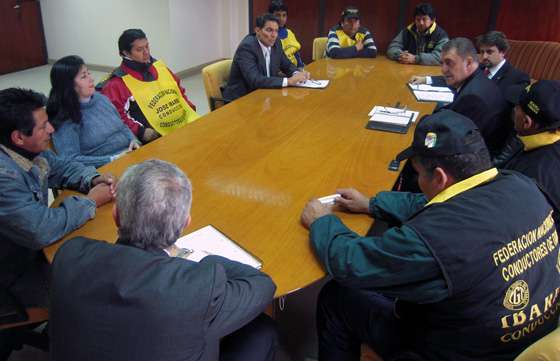 El Gobierno recibió a directivos de la Federación Argentina de Taxis