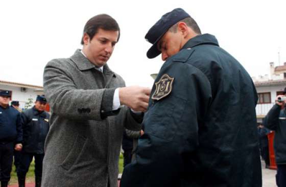 Ascienden a policías por mérito extraordinario