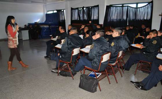 Derechos Humanos brinda capacitación en la Escuela de Cadetes
