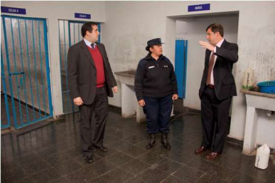 El Ministro de Seguridad visitó las celdas donde se alojan los presos federales