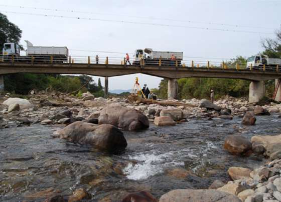 El puente en río Castellanos se encuentra en condiciones